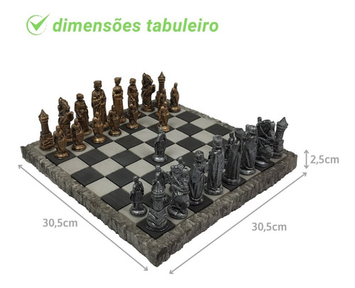 Jogo De Xadrez Tematico + Tabuleiro Coleção Medieval Resina - R$ 219,9